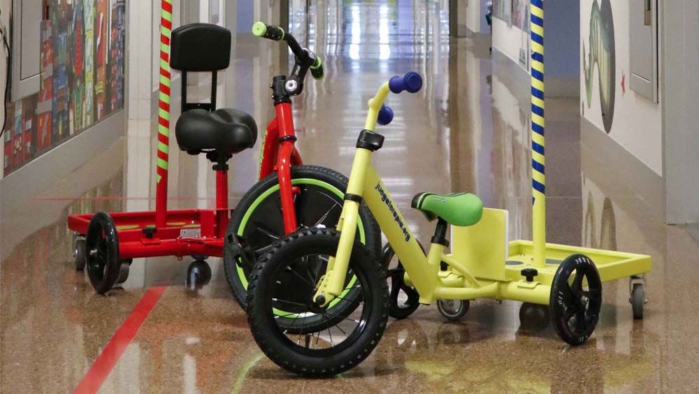 Dos kiciclos llegan a Pediatría del Hospital La Fe