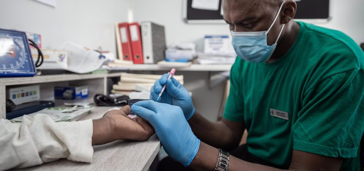África ha reducido las infecciones por VIH y las muertes, pero los objetivos clave siguen siendo difíciles de alcanzar (Foto. WHO African Region)
