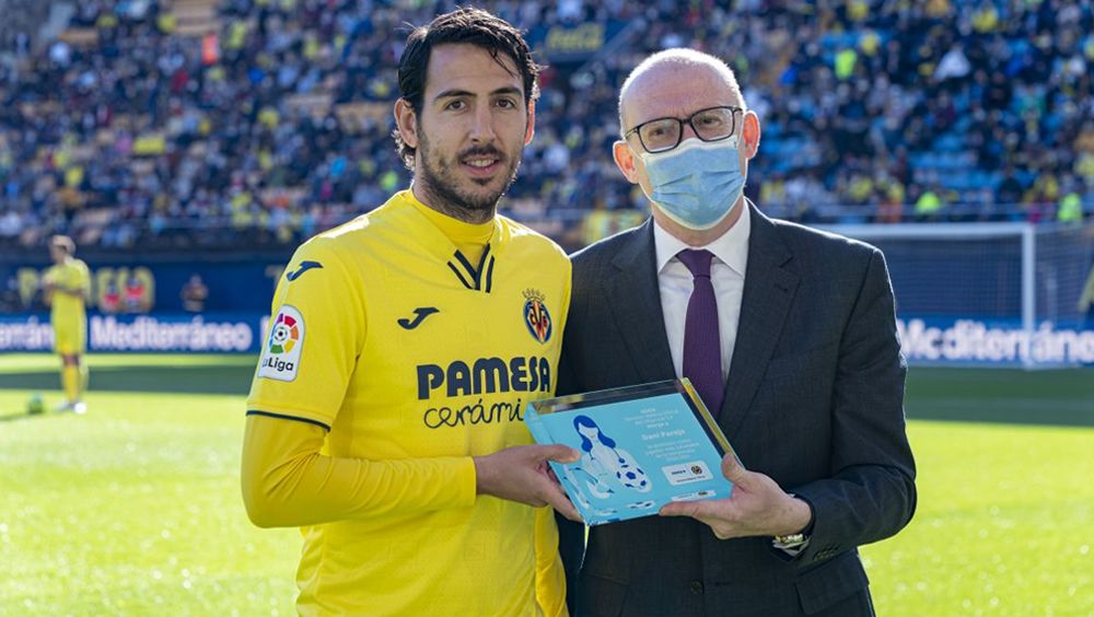 ASISA entrega a Dani Parejo el premio como ‘Jugador más Saludable’ del Villarreal CF