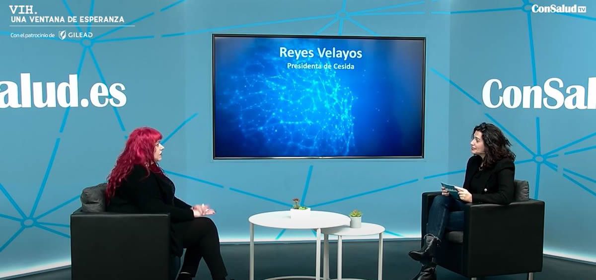 Entrevista en el plató de ConSalud TV a Reyes Velayos