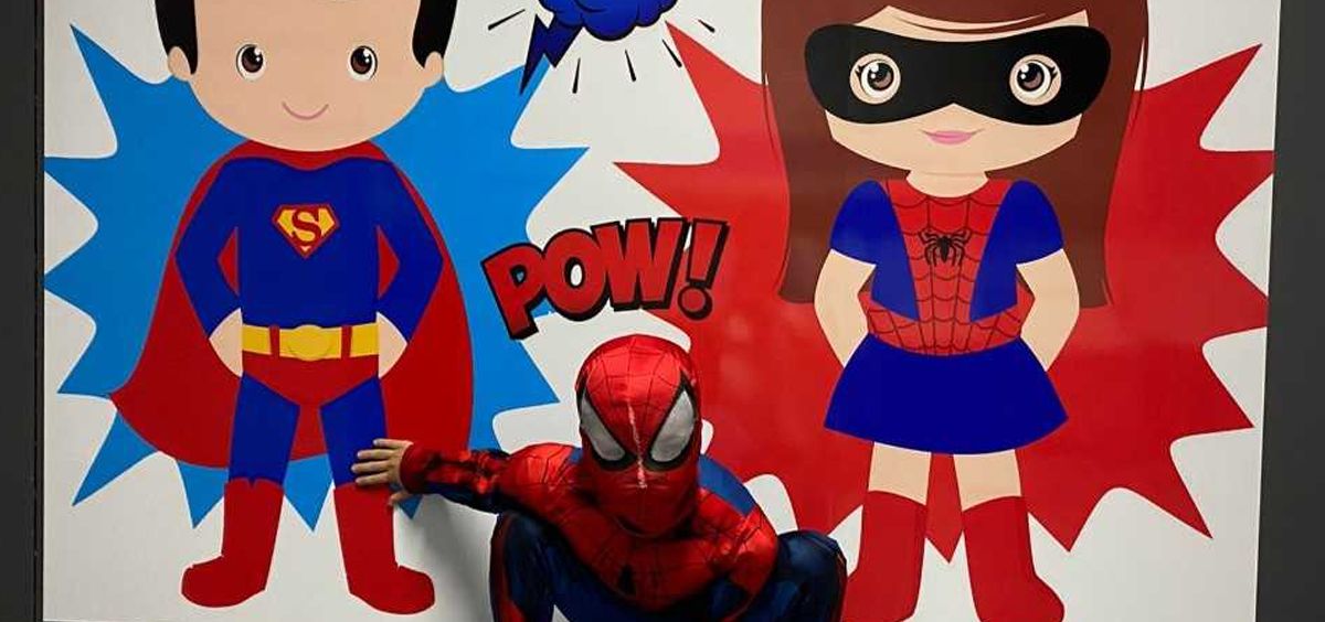 El Hospital del Sureste pone un 'photocall' de superheroes para los más pequeños (Foto. Hospital del Sureste)