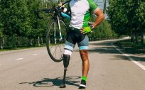 Ciclista con prótesis. (Foto. Freepik)