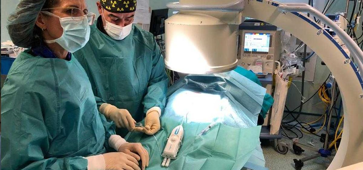 El Hospital Quirónsalud Madrid utiliza por primera vez un catéter dirigible con balón para el tratamiento de la estenosis del canal espinal (Foto. Quirónsalud)