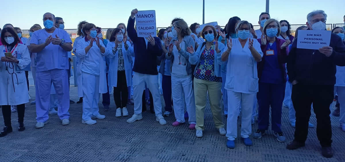 Protestas de los profesionales sanitarios en Alzira (Foto. CSIF)