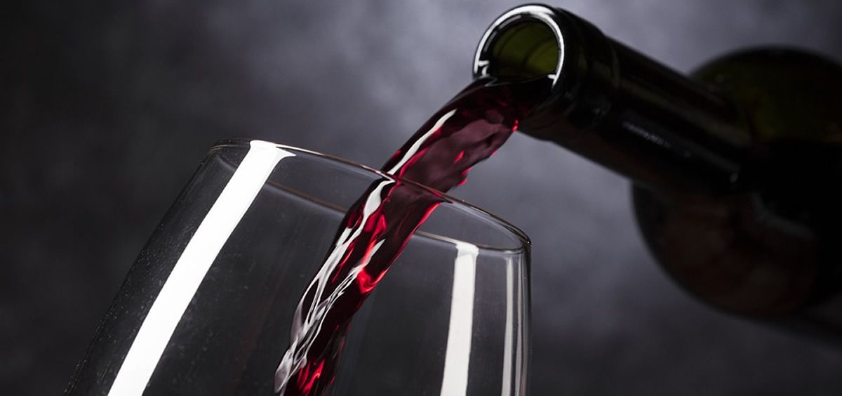 ¿Beber en vasos más pequeños reduce el consumo de alcohol? (Foto. Pixabay)