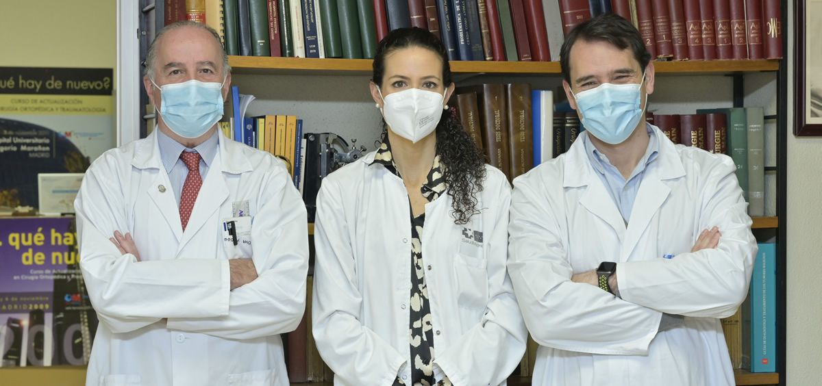 Los traumatólogos del Hospital Gregorio Marañón, Javier Vaquero, Pablo Sanz y Esther Carbó (Foto. SaludMadrid)