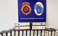 Material intervenido por la Policía Autonómica a una organización que proporcionaba certificados falsos de PCR y antígenos (Foto. Xunta de Galicia)