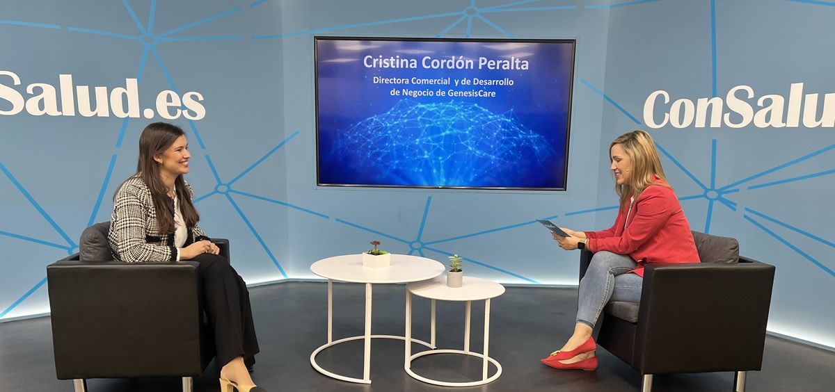 La directora comercial y de Desarrollo de Negocio de GenesisCare, Cristina Cordón Peralta, en una entrevista en ConSalud TV. (Foto. ConSalud)