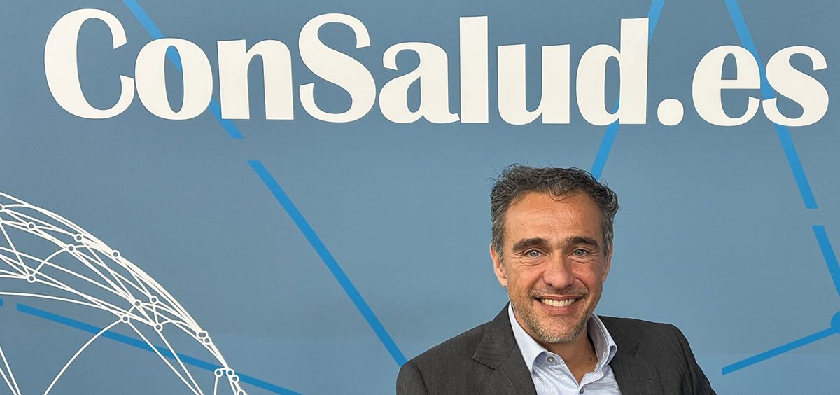 El director general de Organon, Juan Vera, en una entrevista en el plató de ConSalud TV. (Foto. ConSalud)