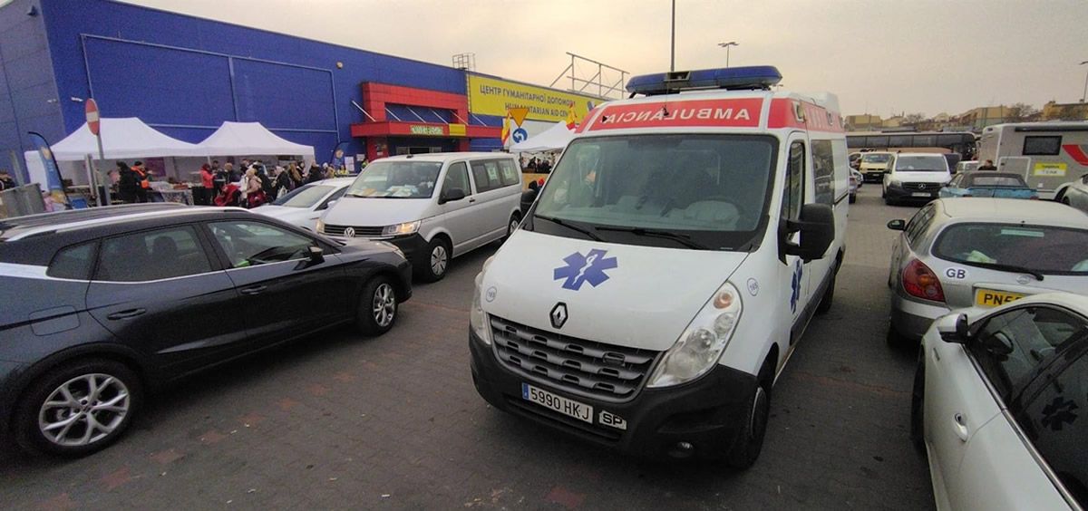 Un médico conduce desde València a la frontera de Ucrania una ambulancia donada a Juntos por la Vida. (Foto. Juntos por la Vida   Europa Press)