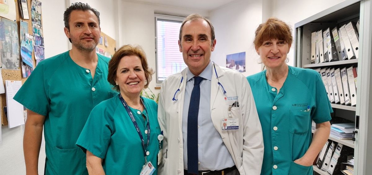 El Dr. Alir Contreras, la enfermera Soledad Vereda, el Dr. Amado de Andrés y la enfermera María Paz Cebrián, de la Coordinación de Trasplantes del 12 de Octubre. (Foto. Hospital 12 de Octubre de Madrid)