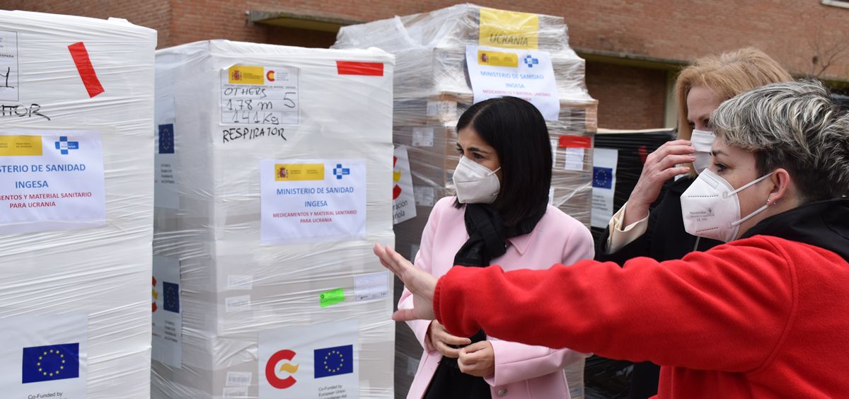 Carolina Darias, ministra de Sanidad, presencia el material sanitario enviado a la población ucraniana (Foto: M. Sanidad)