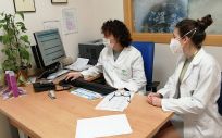 Profesionales sanitarias del SAS en una consulta médica de Atención Primaria (Foto. Junta de Andalucía)