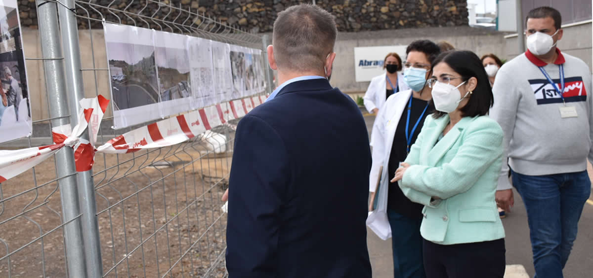 La ministra de Sanidad, Carolina Darias, durante su visita a las obras del Hospital Insular Nuestra Señora de Los Reyes en Valverde en El Hierro (Foto. Moncloa)