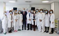 Ruiz Escudero con médicos pediátricos del Hospital La Paz (Foto: Comunidad de Madrid)