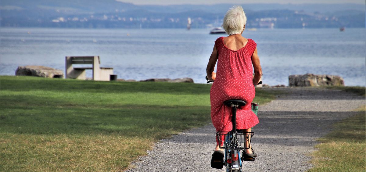 Persona mayor en bicicleta (Foto. UAM)