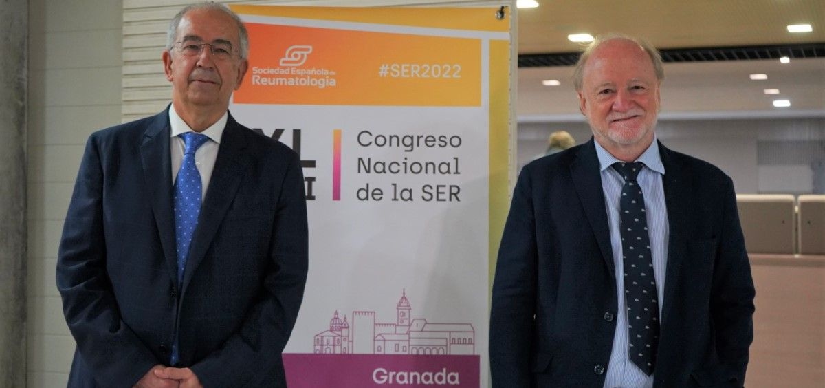 A la izquierda, el Dr. Rafael Cáliz, presidente del Comité Organizador Local del XLVIII Congreso Nacional, y a la derecha, el Dr. José Mª Álvaro Gracia, presidente de la SER. (Foto SER)
