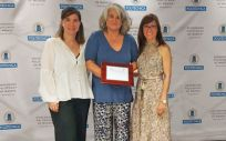 Obstetricia del Hospital de Torrejón recibe un reconocimiento por su colaboración investigadora