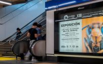 Las obras premiadas en el XIII Certamen Internacional de Fotografía ASISAFoto pueden verse en la estación de Metro de Chamartín, en Madrid (Foto. Asisa)