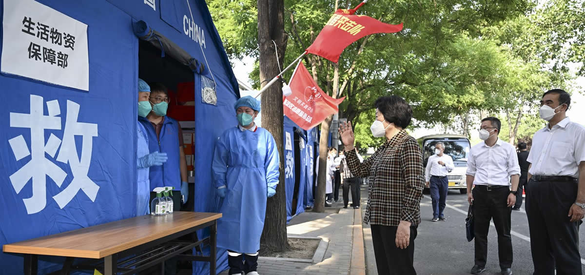 La viceprimera ministra china Sun Chunlan visita zonas con casos de COVID-19 en Pekín  (Europa Press)