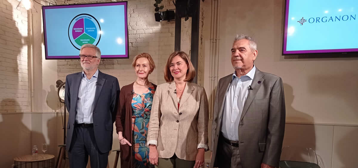  De izquierda a derecha: Héctor Bueno, María Trinidad Herrero Exquerro, Cristina Alzina y José María Bleda (Foto: Consalud.es)