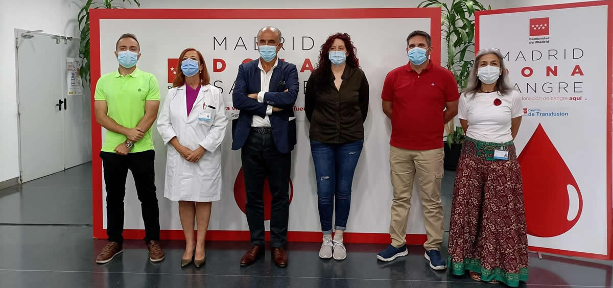 Un instante del acto en el Centro de Transfusión de la Comunidad de Madrid (Foto: Europa Press)