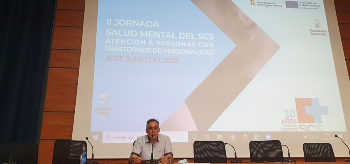 El consejero de Sanidad, Raúl Pesquera, durante la clausura de la II Jornada de Salud Mental del SCS (Foto: Cantabria)
