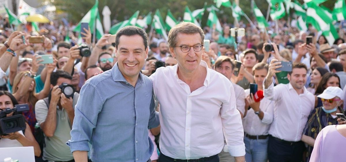 Juanma Moreno, candidato del PP a la Junta de Andalucía, junto a Alberto Núñez Feijó, preidente del PP, en un mitin de campaña (Foto: PP)