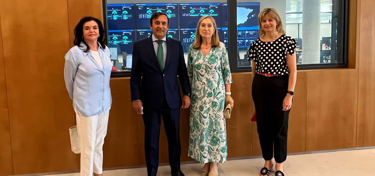 Carmen Peña, Eduardo Pastor, Ana Pastor y Elvira Velasco en las nuevas instalaciones de Cofares (Foto. Cofares)