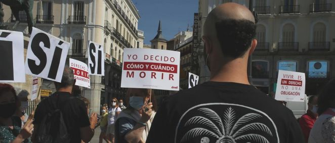 Concentración de Derecho a Morir Dignamente (Foto: Cézaro De Luca / EP)