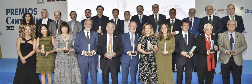 Foto de familia de los premiados (Foto. ConSalud.es)