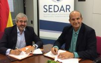 Firma del convenio entre la Sedar y Sanitas (Foto. Sedar)
