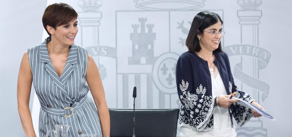 Isabel Rodríguez, portavoz del Gobierno, junto a Carolina Darias, ministra de Sanidad (Foto: Eduardo Parra / EP)