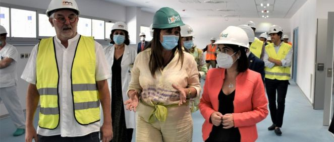La Consejera de Sanidad de Aragón, Sira Repollés, y la ministra de Sanidad, Carolina Darias, en una visita al Hospital San Jorge de Huesca. (Foto. Ministerio de Sanidad)
