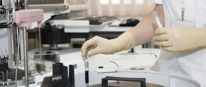 Trabajador en un laboratorio (Foto. Junta de Andalucía)