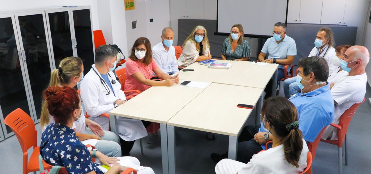 Reunión directora del SESCAM y profesionales del centro de salud Camarena (Foto. Castilla La Mancha)