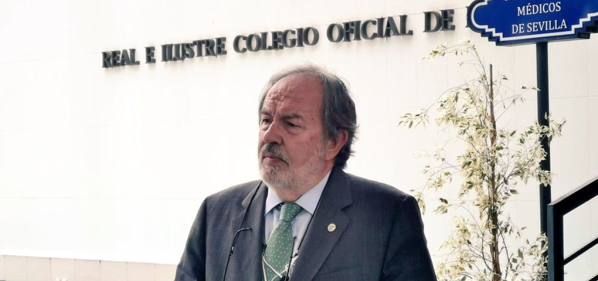 El Dr. Alfonso Carmona, presidente del Real e Ilustre Colegio Oficial de Médicos de Sevilla. (Foto. Tw @alfonsopediatra)