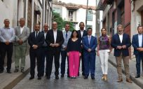 La ministra de Sanidad, Carolina Darias, junto a los alcaldes de los 11 ayuntamientos que forman parte de la Mancomunidad del Norte de Gran Canaria. (Foto. Ministerio de Sanidad)