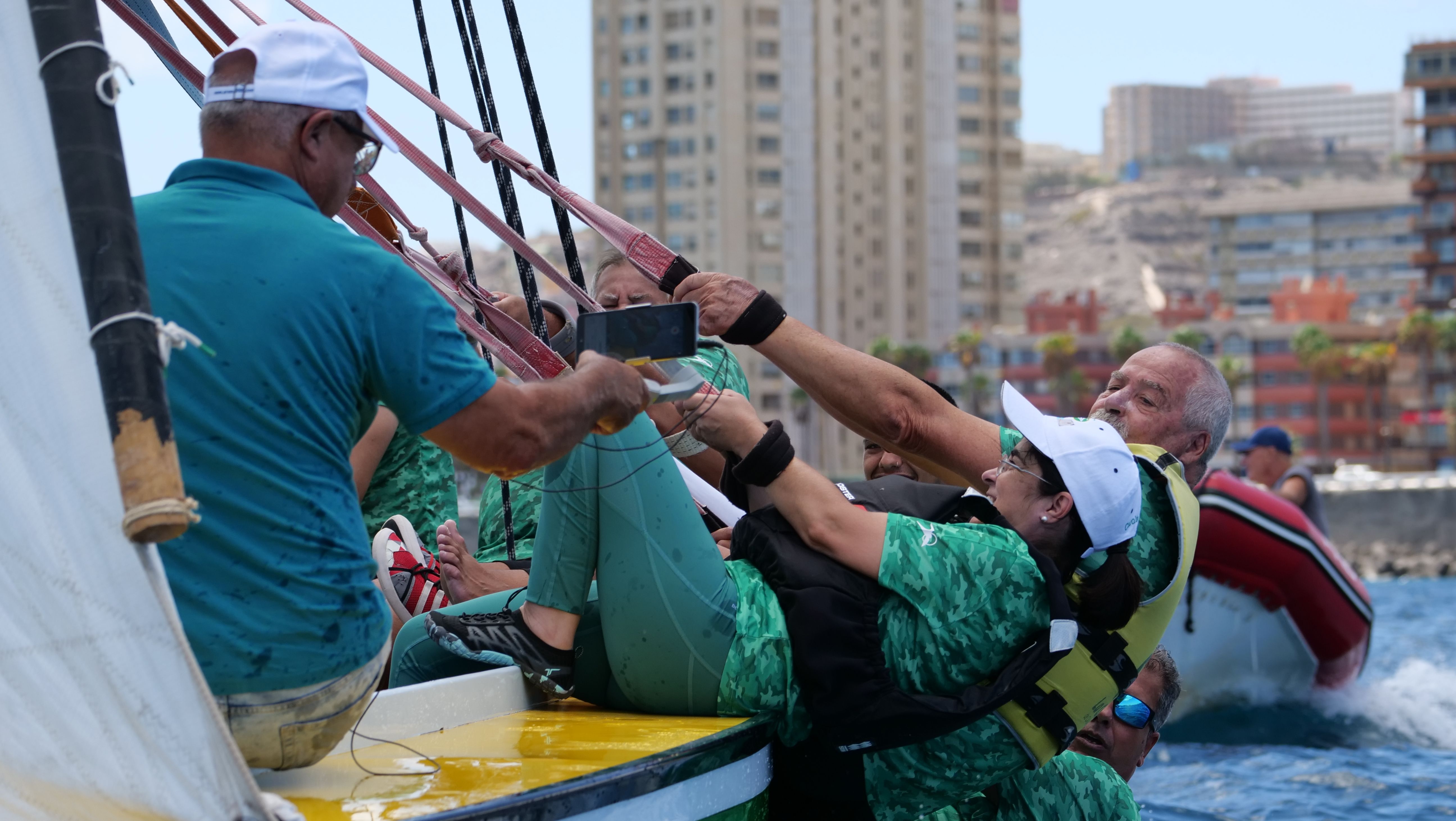 Darias, una tripulante más en el 'Porteño' de Vela Latina Canaria