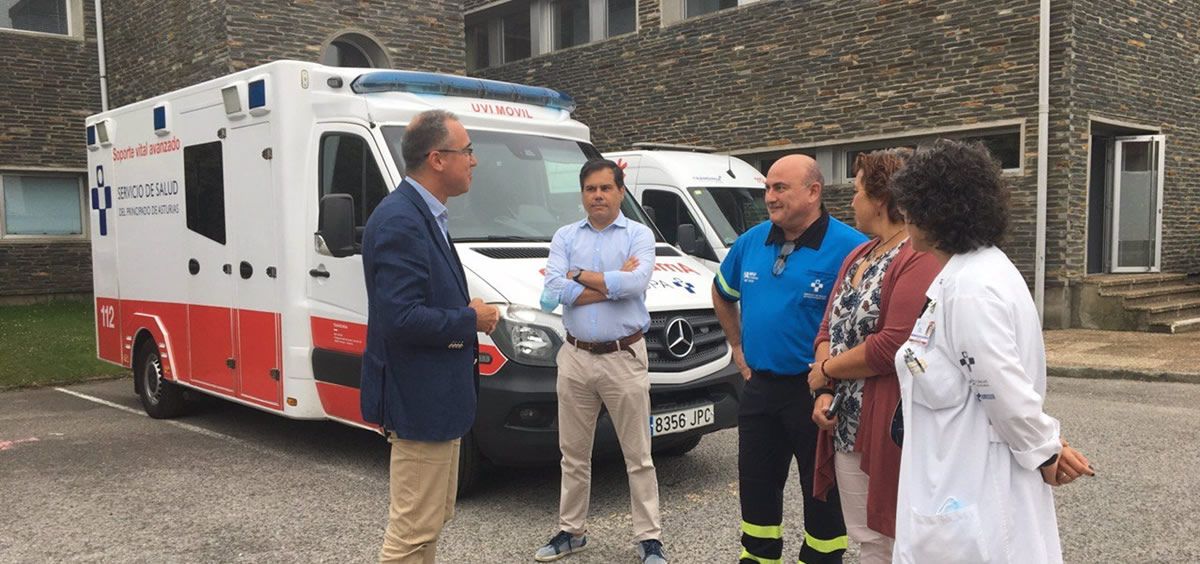 El consejero de Salud, Pablo Fernández Muñiz, visita la base de la UME 1 en el Hospital de Jarrio (Gobierno de Asturias)