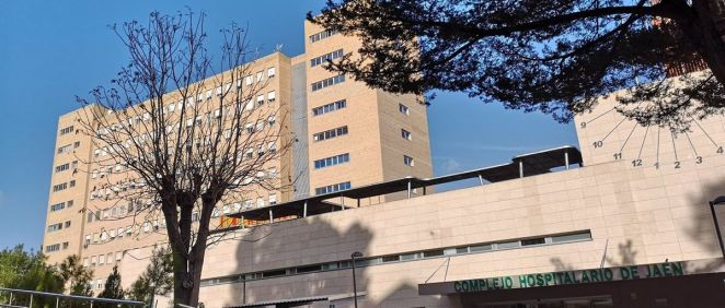 Acceso al Hospital Médico Quirúrgico de Jaén donde tuvo lugar la intervención (Foto: EP)