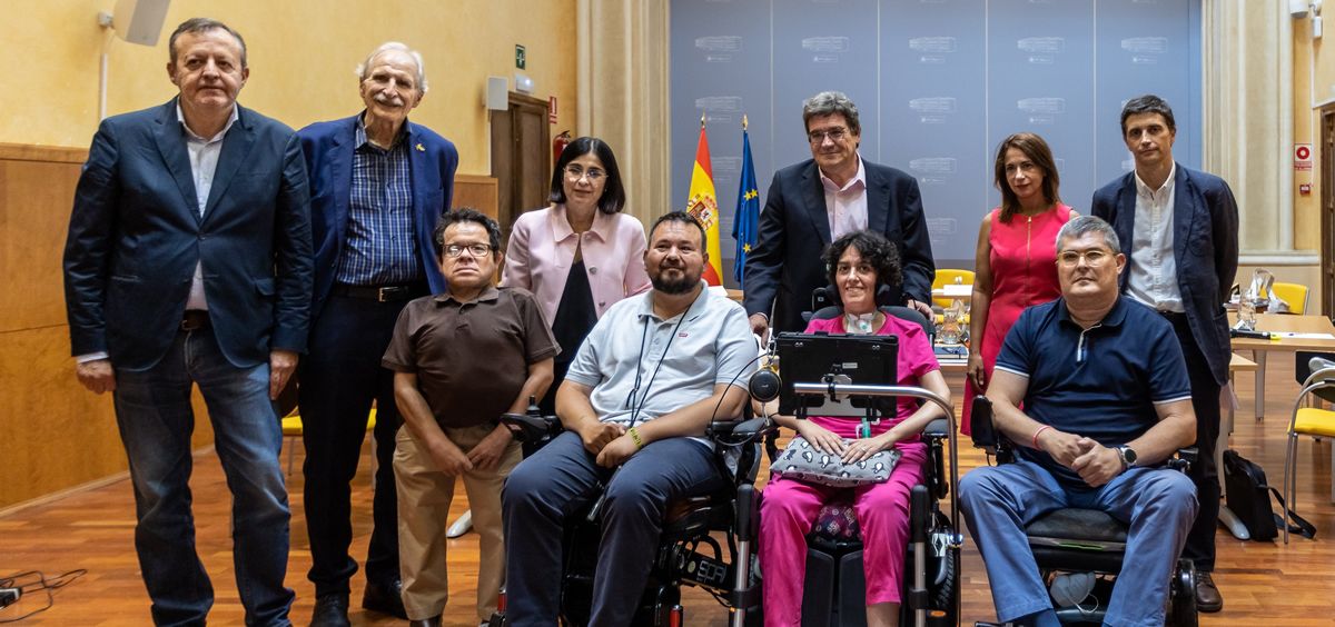 Representantes de los ministerios de Inclusión, Sanidad y de Derechos Sociales con asociaciones de pacientes de ELA (Foto: M. Inclusión)