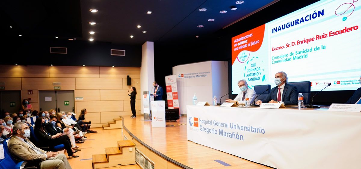 Enrique Ruíz Escudero en la presentación de la Atención Médica Integral para pacientes con TEA en el Hospital de Getafe (Foto: Comunidad de Madrid)