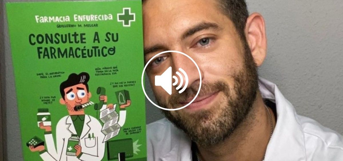 Guille M. Melgar, más conocido como Farmacia Enfurecida, junto a su libro 'Consulte a su farmacéutico'. (Foto. @Farmaenfurecida)