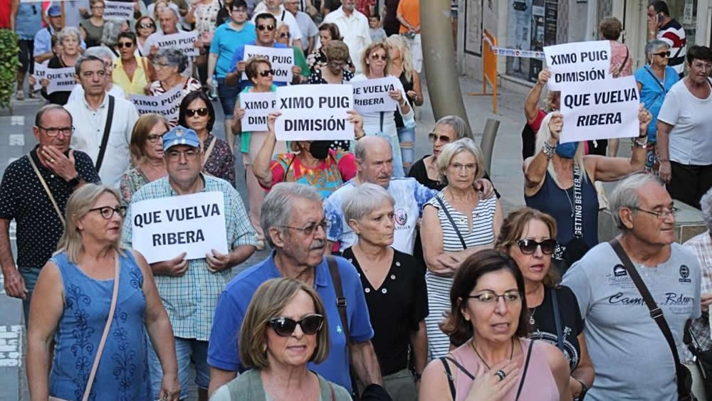 Torrevieja muestra su hartazgo en las calles: "Que vuelva Ribera"