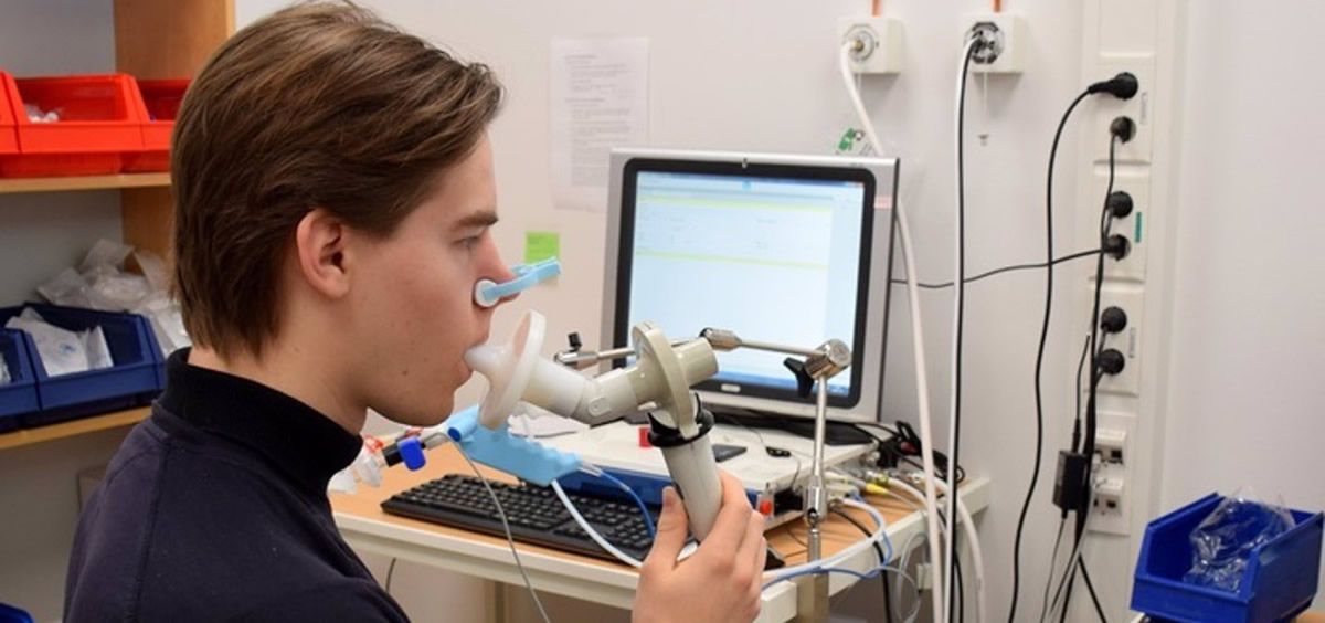 Medición de la función pulmonar con un espirómetro para el estudio BAMSE (Foto. EP)
