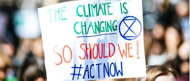 Pancarta denunciando el cambio climático (Foto. Pexels)