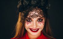 Maquillaje de Halloween con lentillas. (Foto. CNOO)