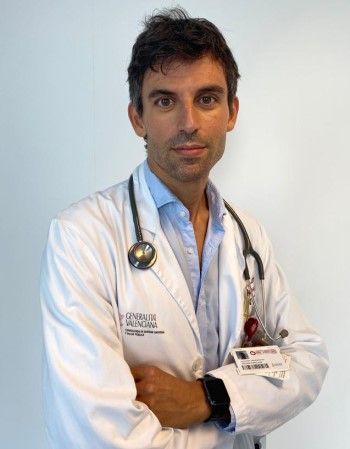 El Dr. Guillermo Losa, jefe de la Unidad de Hospitalización Domiciliaria del Hospital del Vinalopó. (Foto. Grupo sanitario Ribera)