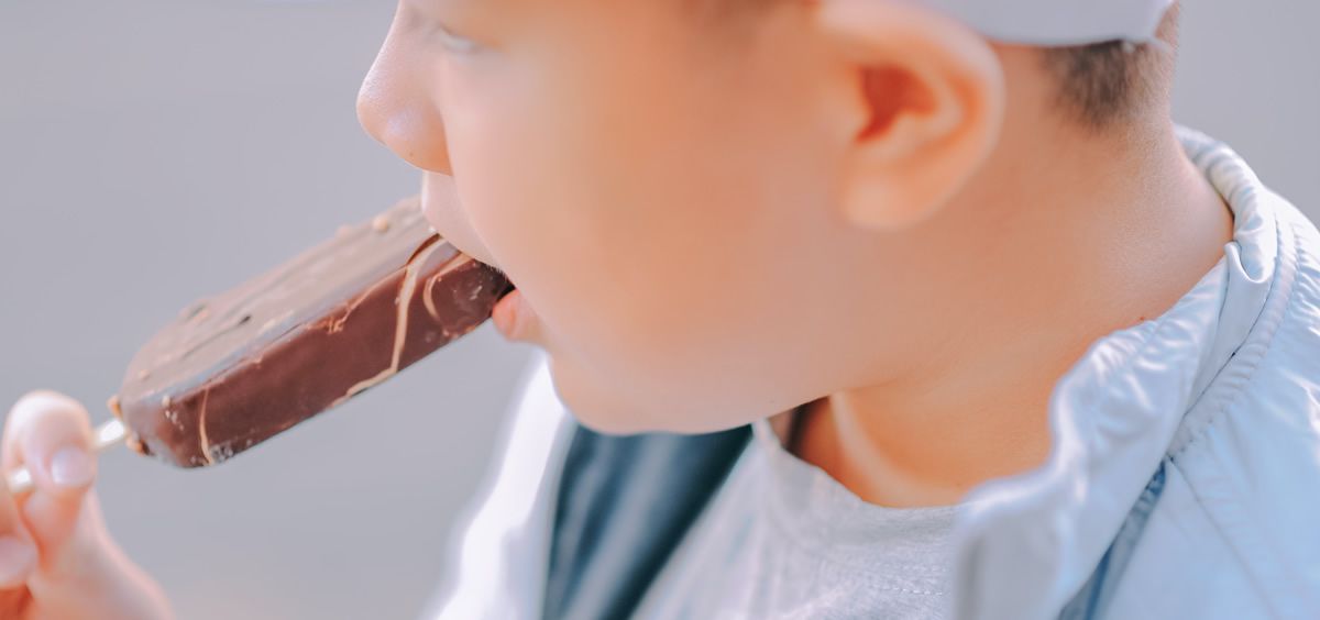 Niño comiendo un helado (Foto. Pexels)